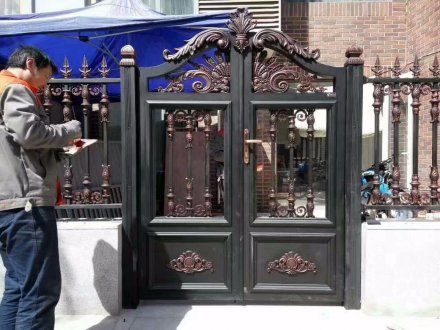 湖州美式鋁合金護(hù)欄廠-安誠護(hù)欄廠家