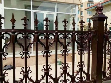 天水中式鋁合金護(hù)欄定做-安誠護(hù)欄廠家