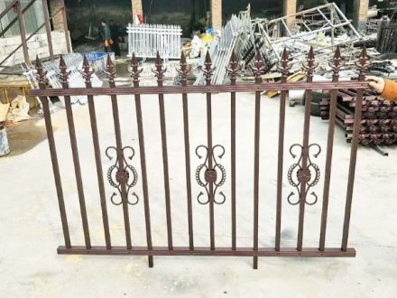 十堰鋁藝扶手護欄拼接按裝過程視頻-安誠護欄廠家