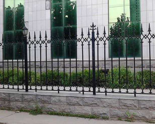 鐵藝護(hù)欄價格