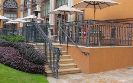 茂名別墅庭院鋁藝大門哪家好-安誠(chéng)護(hù)欄廠家